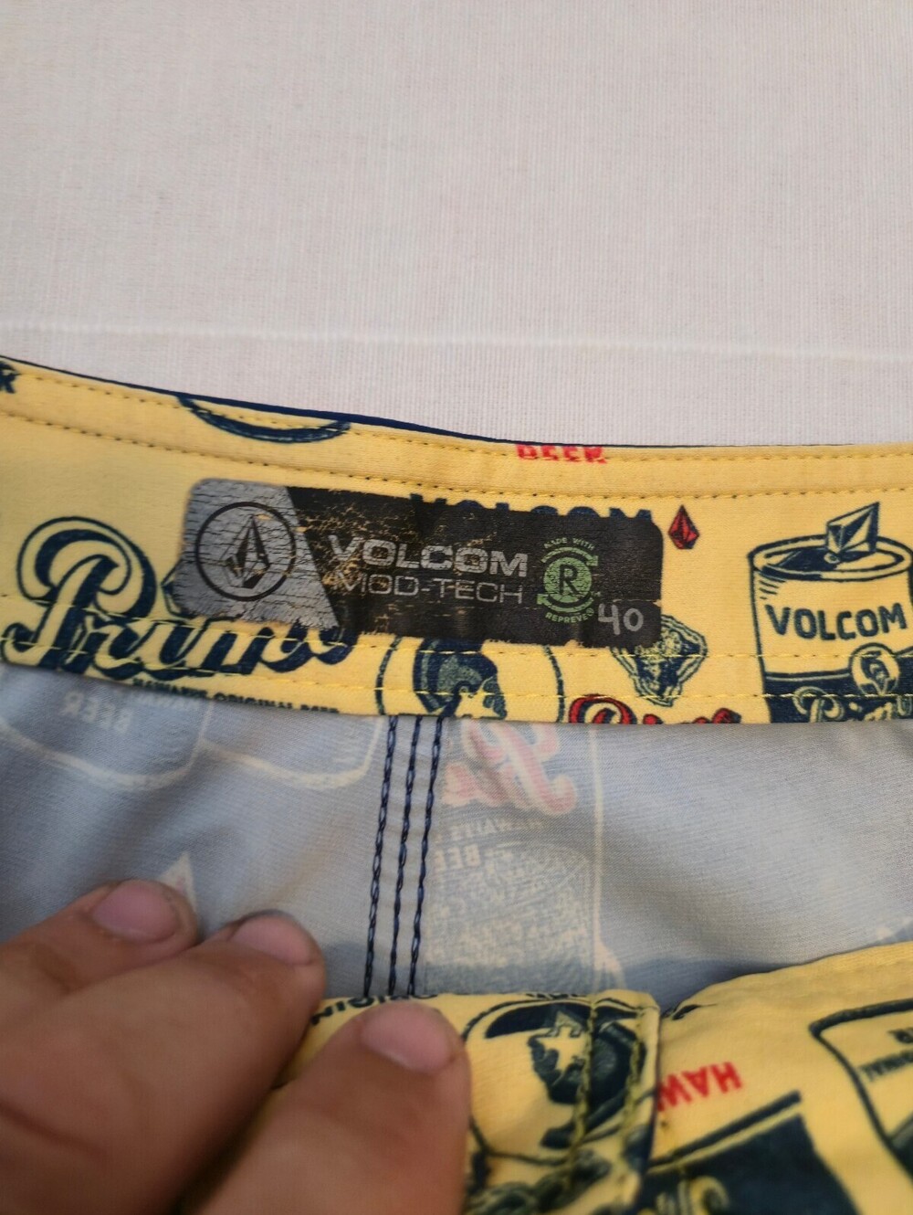 Volcom Primo Hawaii's Original Beer Print Cargo Shorts Size 40